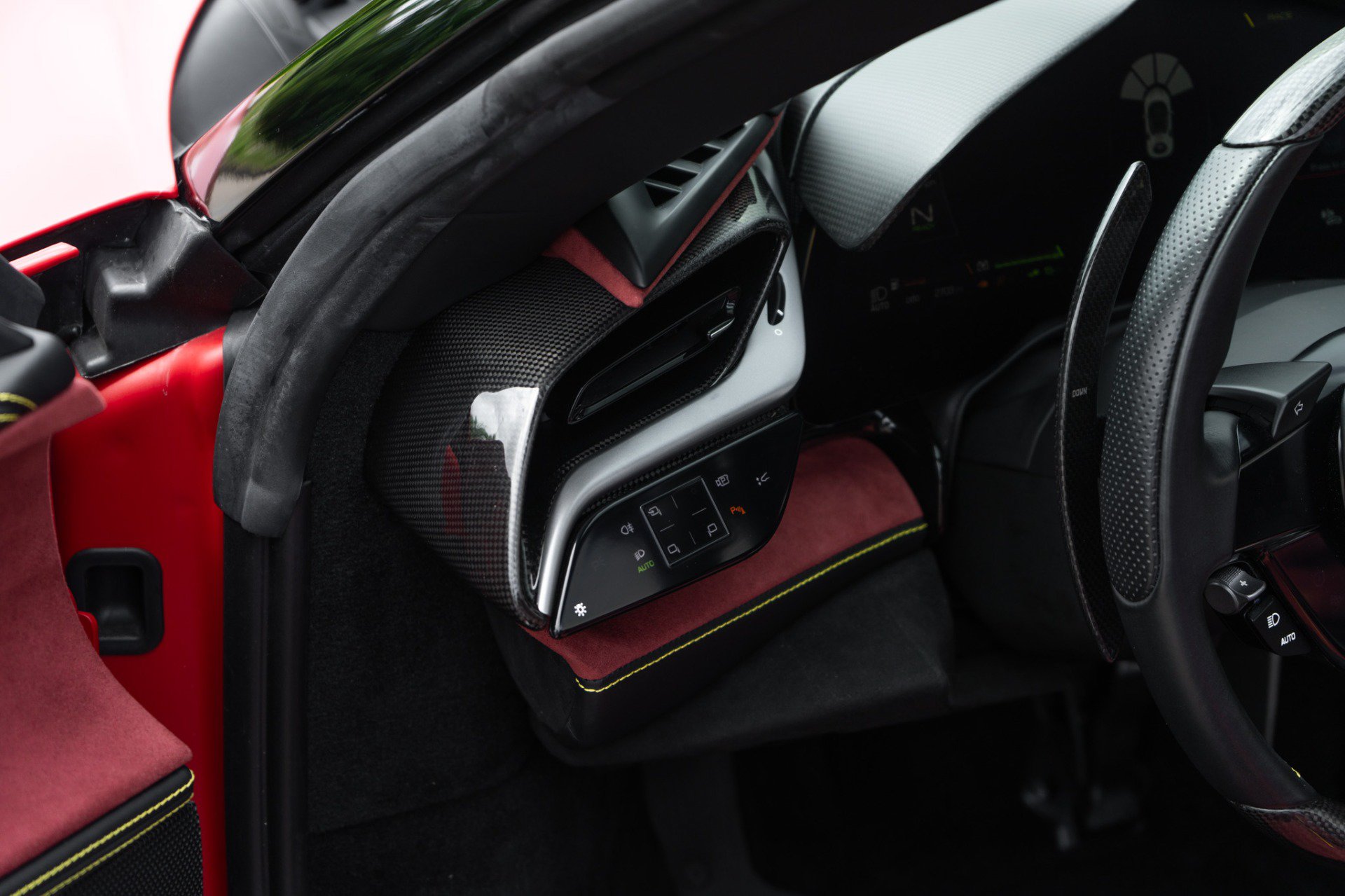 Used 2023 Ferrari SF90 Spider AWD/4WD image 18
