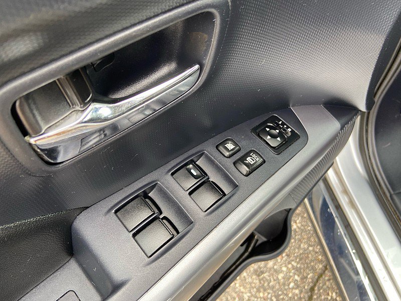 Used 2009 Mitsubishi Outlander SE image 10