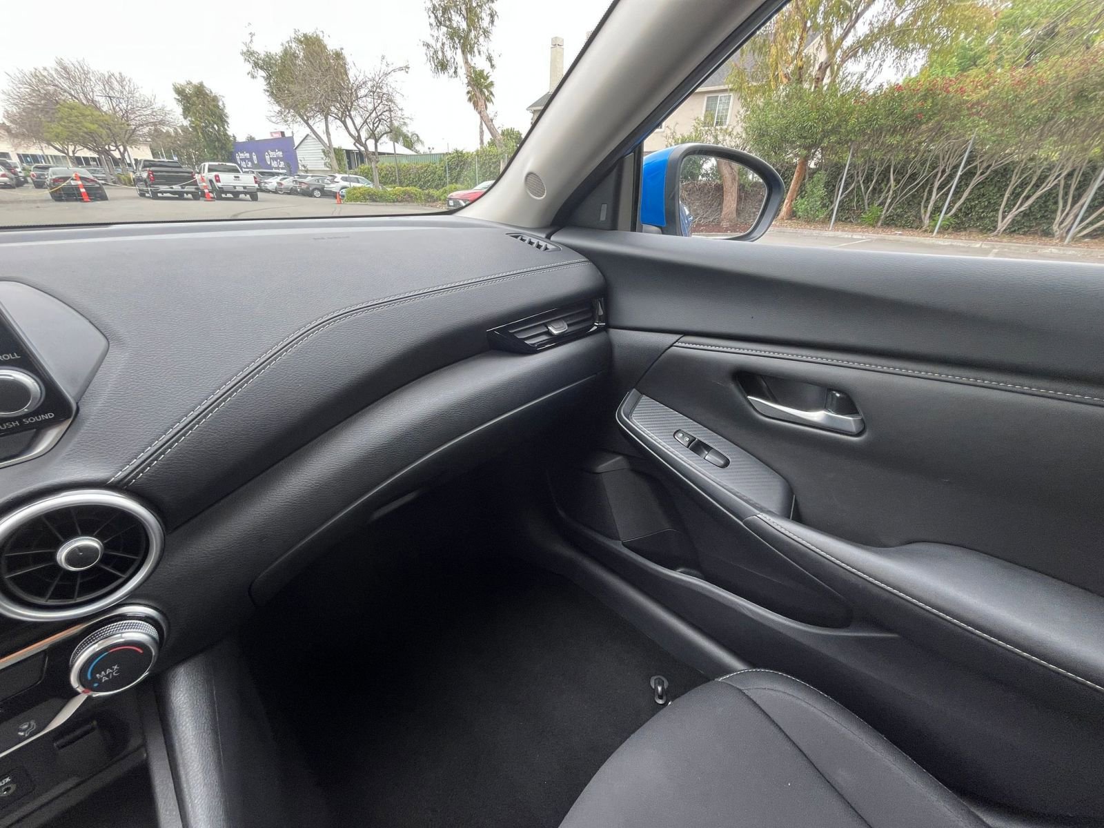 Used 2025 Nissan Sentra SV FWD image 33