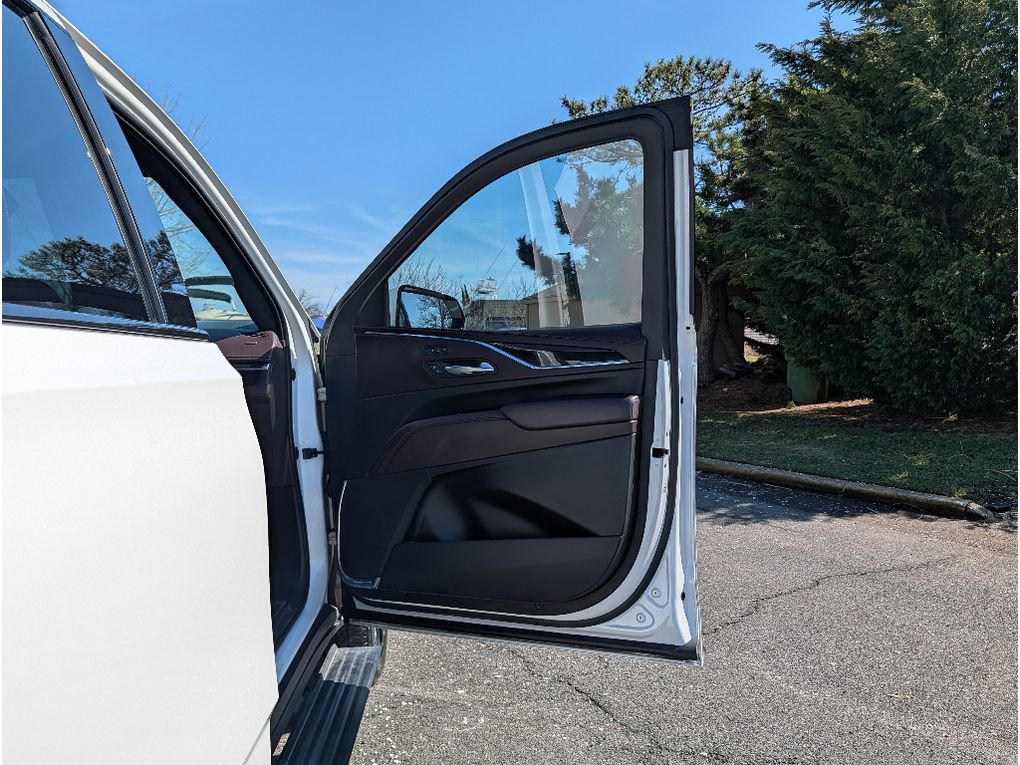 Used 2022 Cadillac Escalade ESV Sport Platinum w/ LPO, ONYX Package image 13