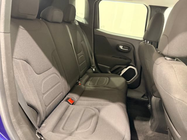 Used 2018 Jeep Renegade Latitude AWD/4WD image 25