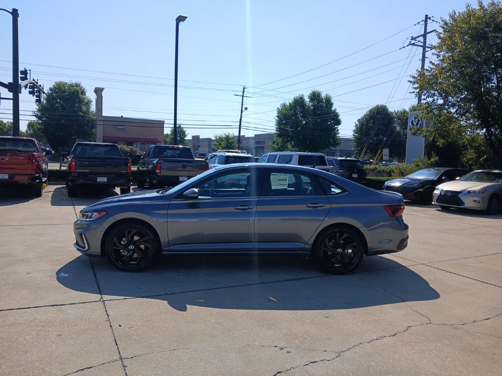 New 2027 Volkswagen Jetta SE FWD image 4