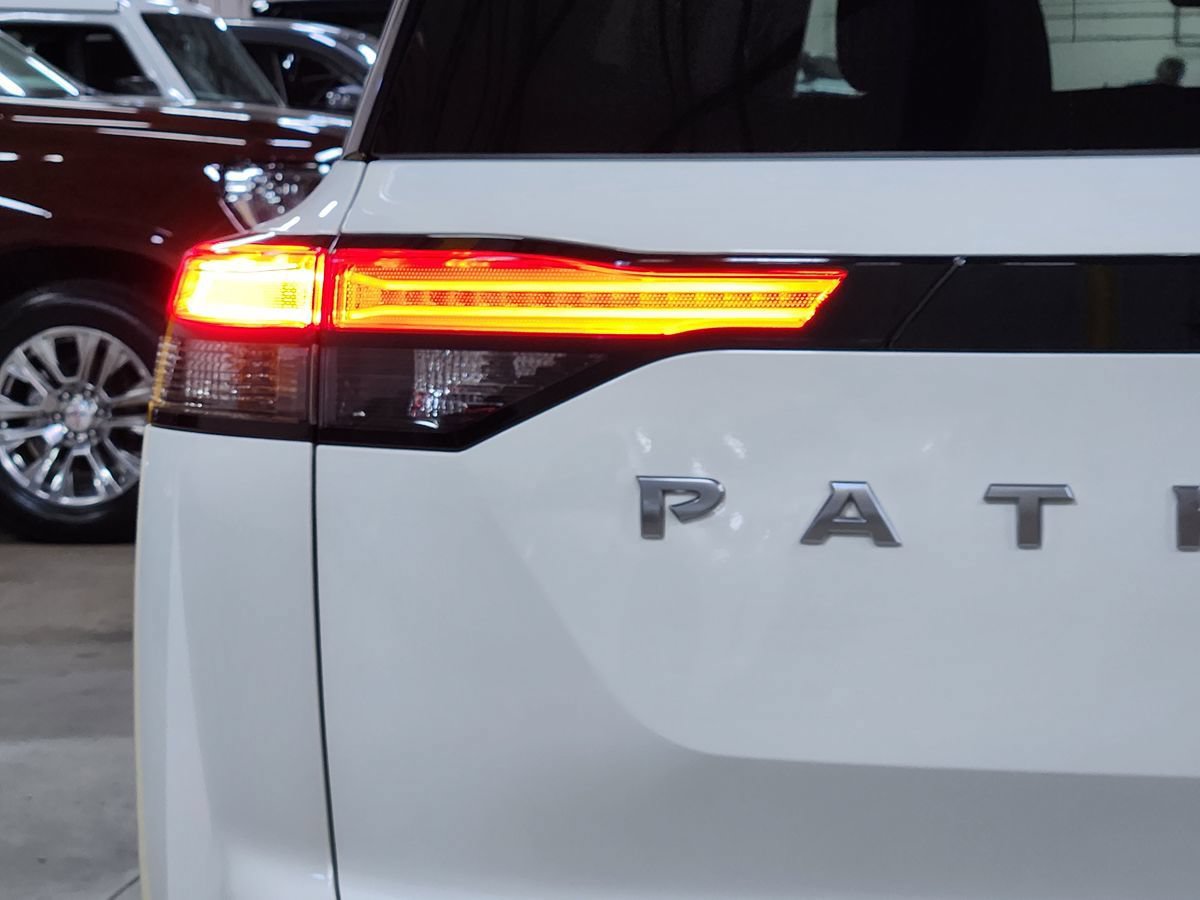 Used 2023 Nissan Pathfinder SV FWD image 16