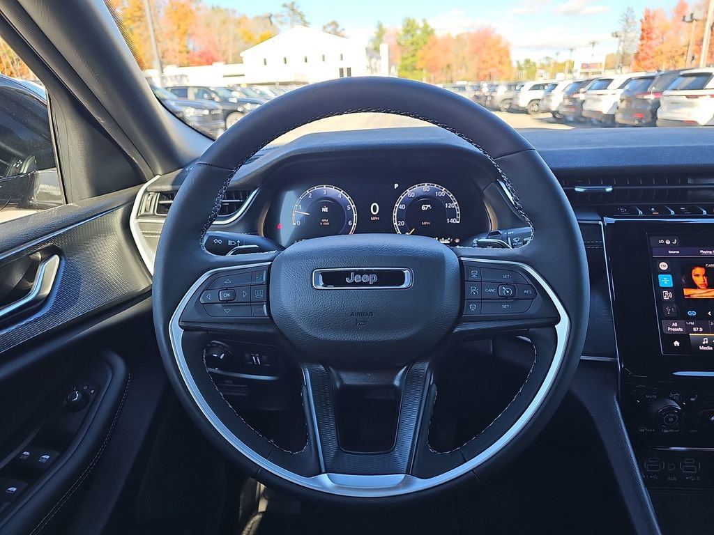 New 2025 Jeep Grand Cherokee Altitude image 15