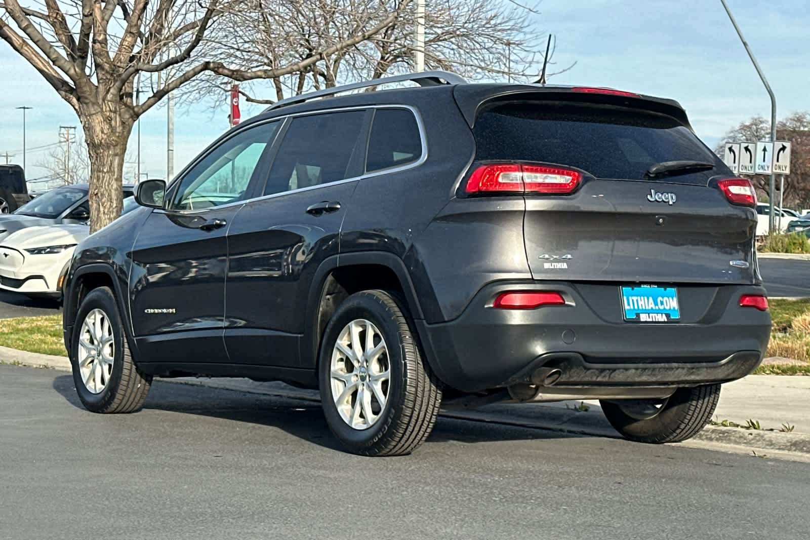Used 2016 Jeep Cherokee Latitude image 6