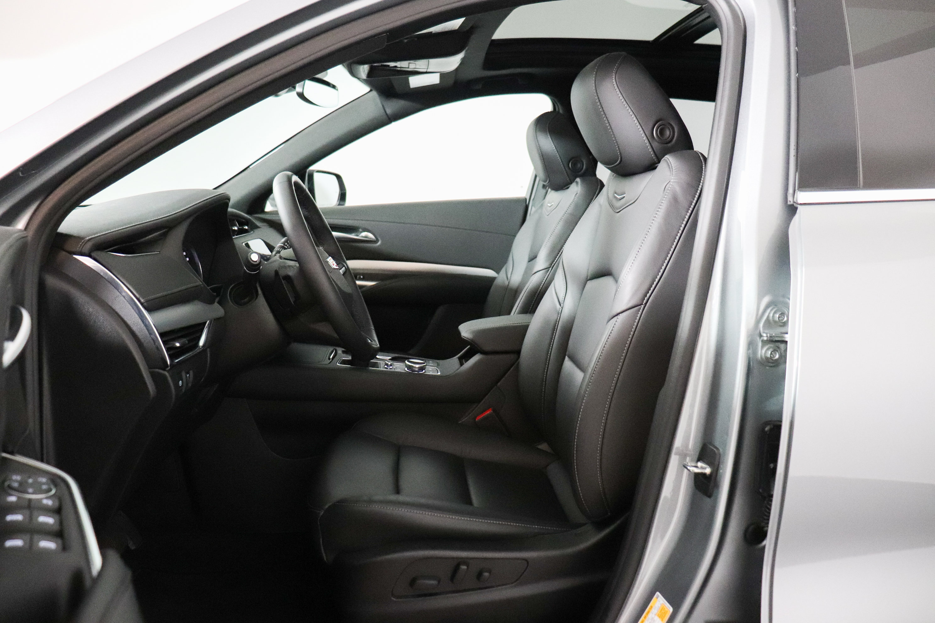 Used 2023 Cadillac XT4 Premium Luxury AWD/4WD image 15