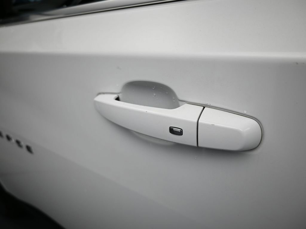 Used 2021 Chevrolet Traverse LS image 30