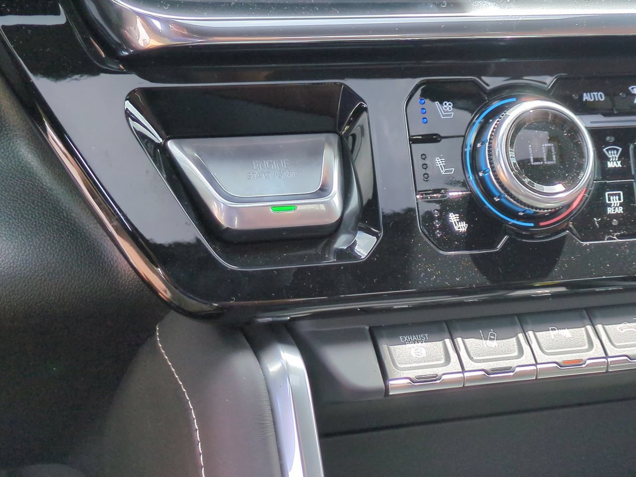 New 2026 GMC Sierra 2500 Denali Ultimate AWD/4WD image 17