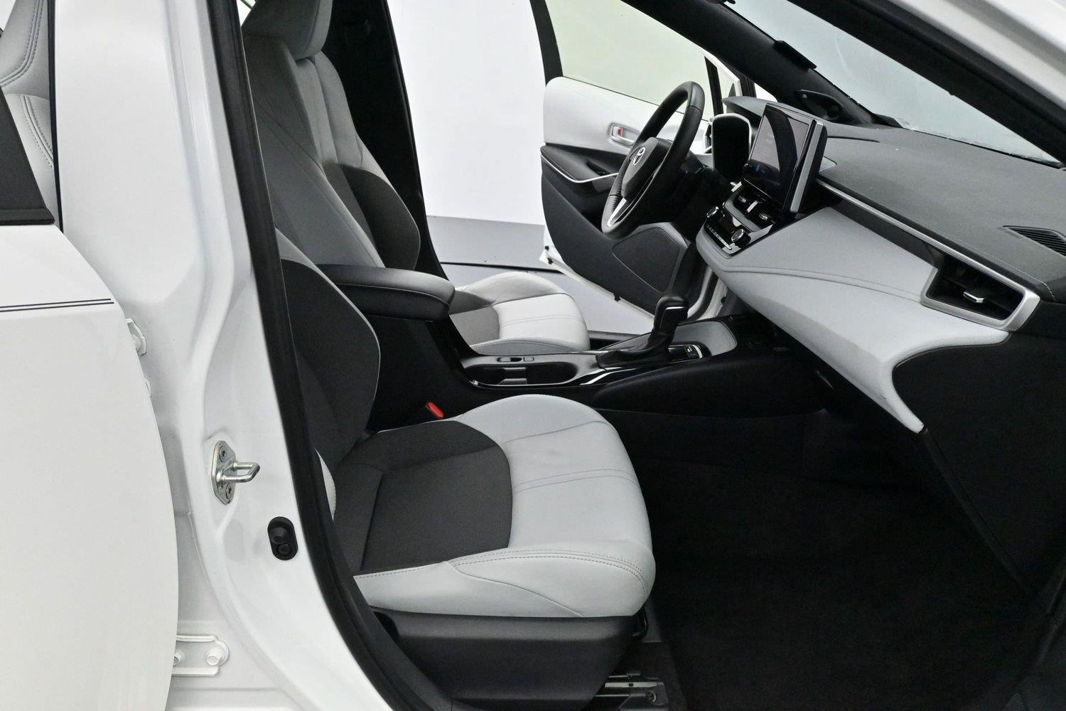 Used 2024 Toyota Corolla XSE FWD image 28