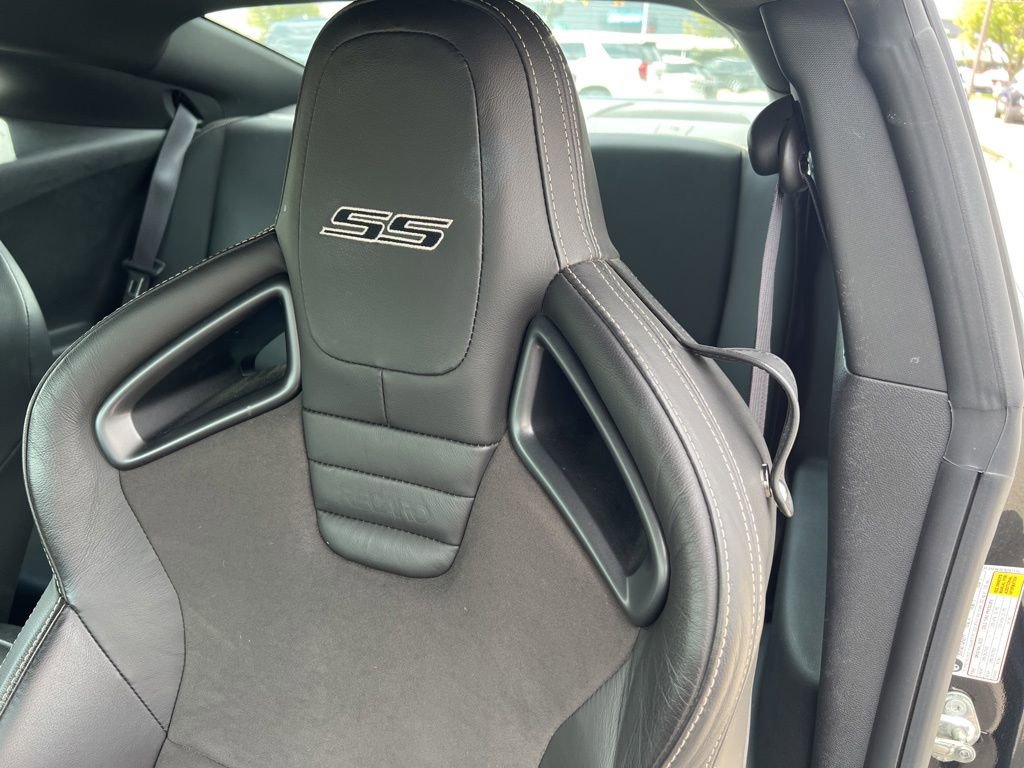 Used 2015 Chevrolet Camaro SS w/ SS Performance Package RWD image 12