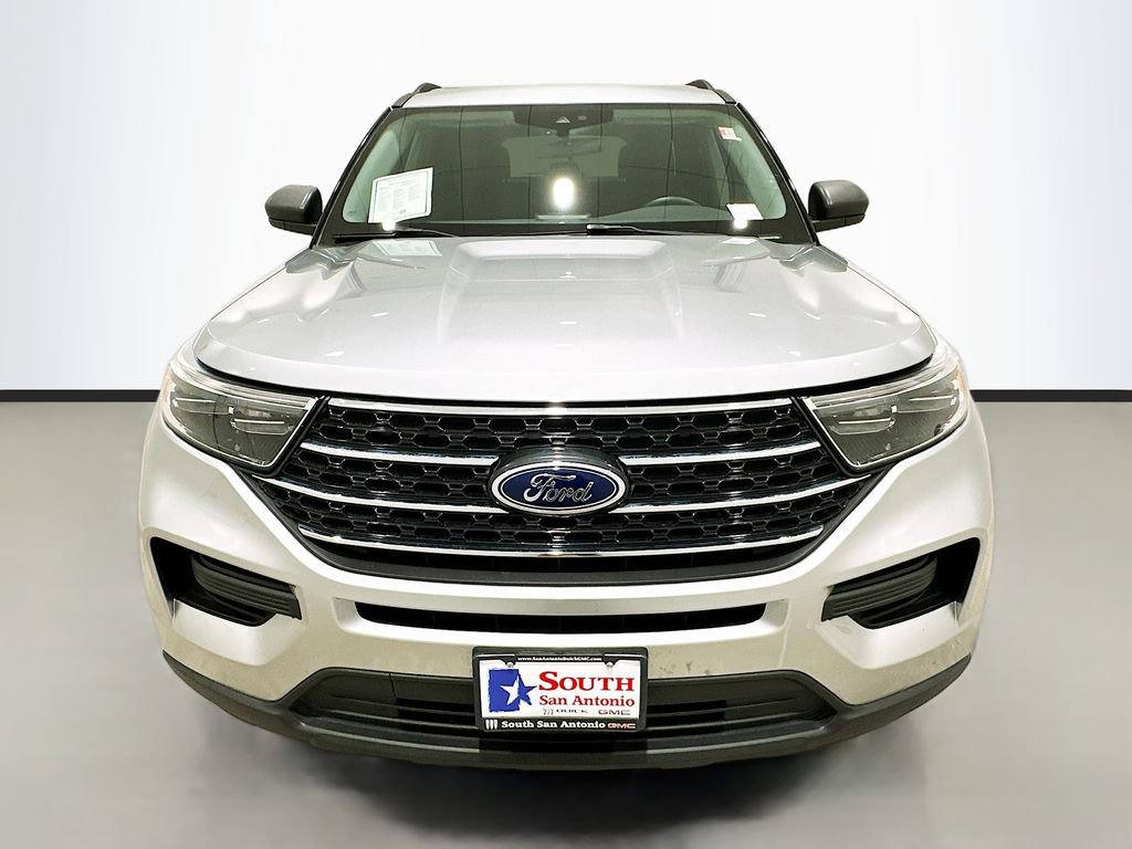 Used 2024 Ford Explorer XLT RWD image 2