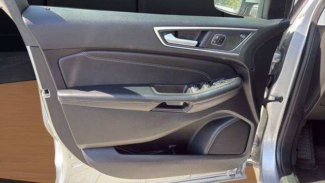 Used 2024 Ford Edge Titanium AWD/4WD image 22