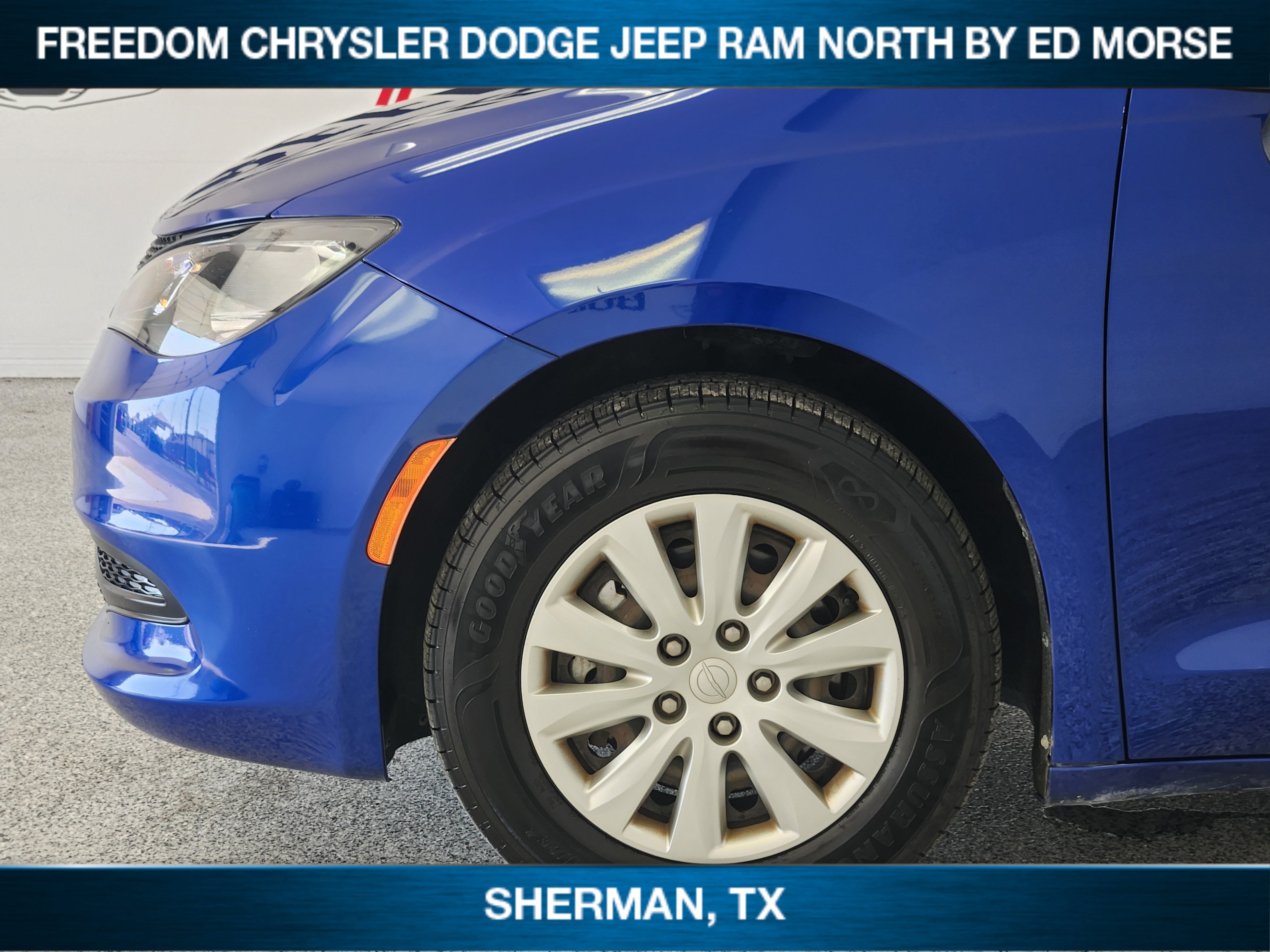 Used 2021 Chrysler Voyager L FWD image 6