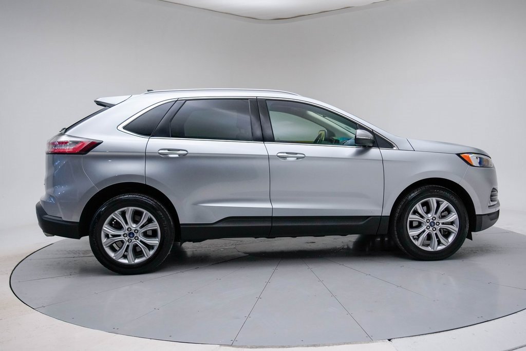Used 2022 Ford Edge Titanium image 2