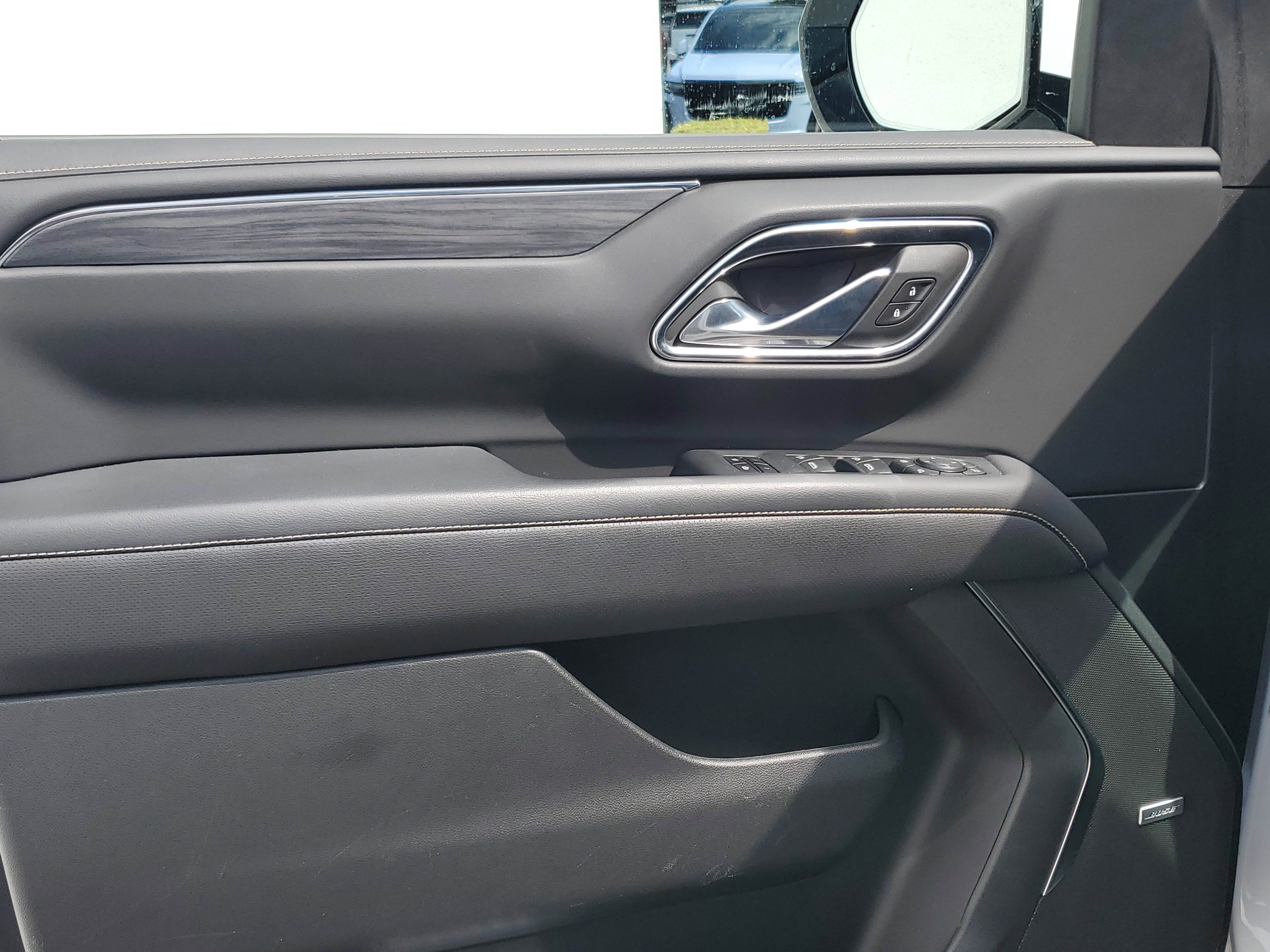 Used 2023 GMC Yukon SLT w/ SLT Premium Package RWD image 9