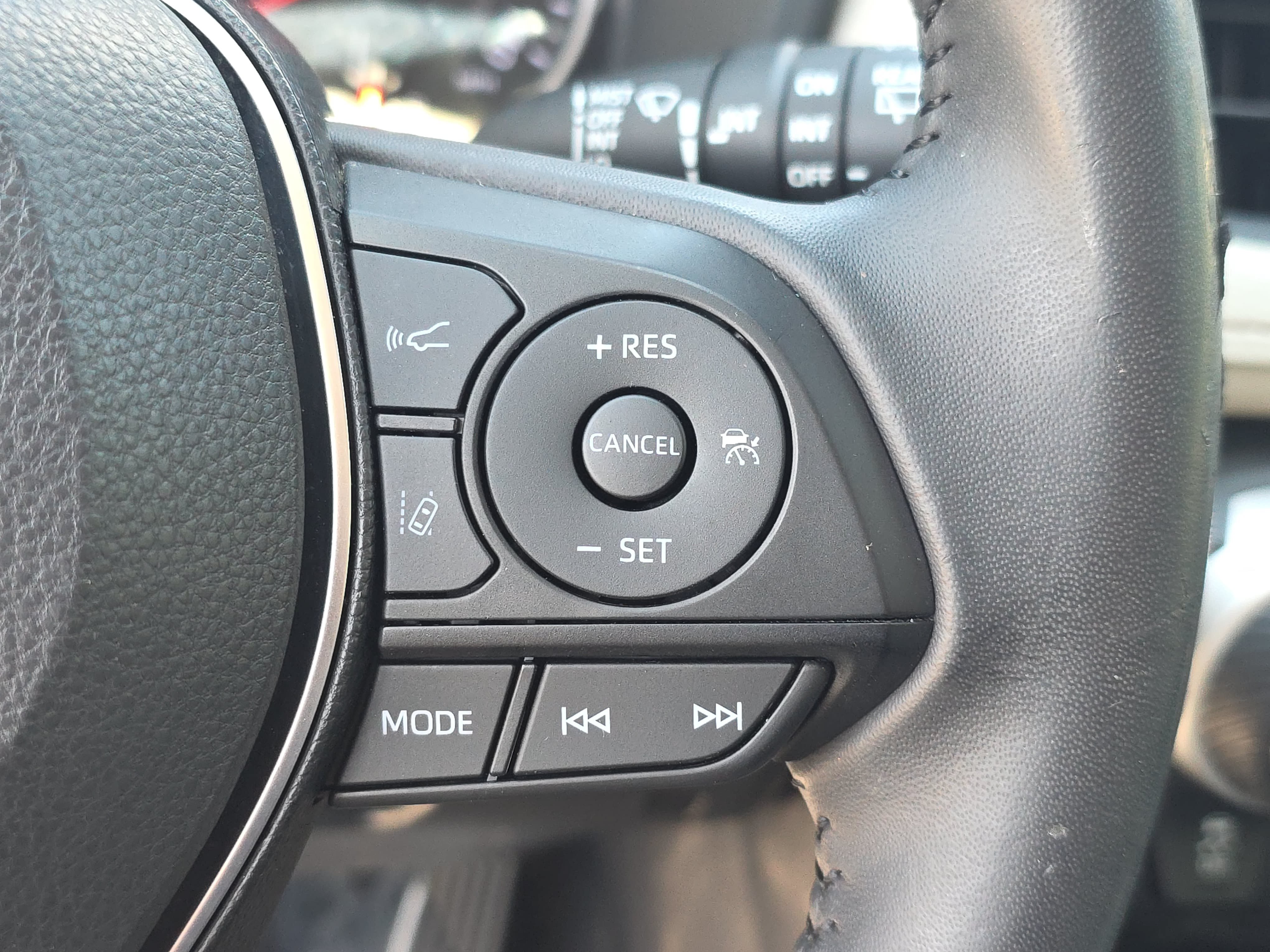 Used 2019 Toyota RAV4 XLE Premium FWD image 16