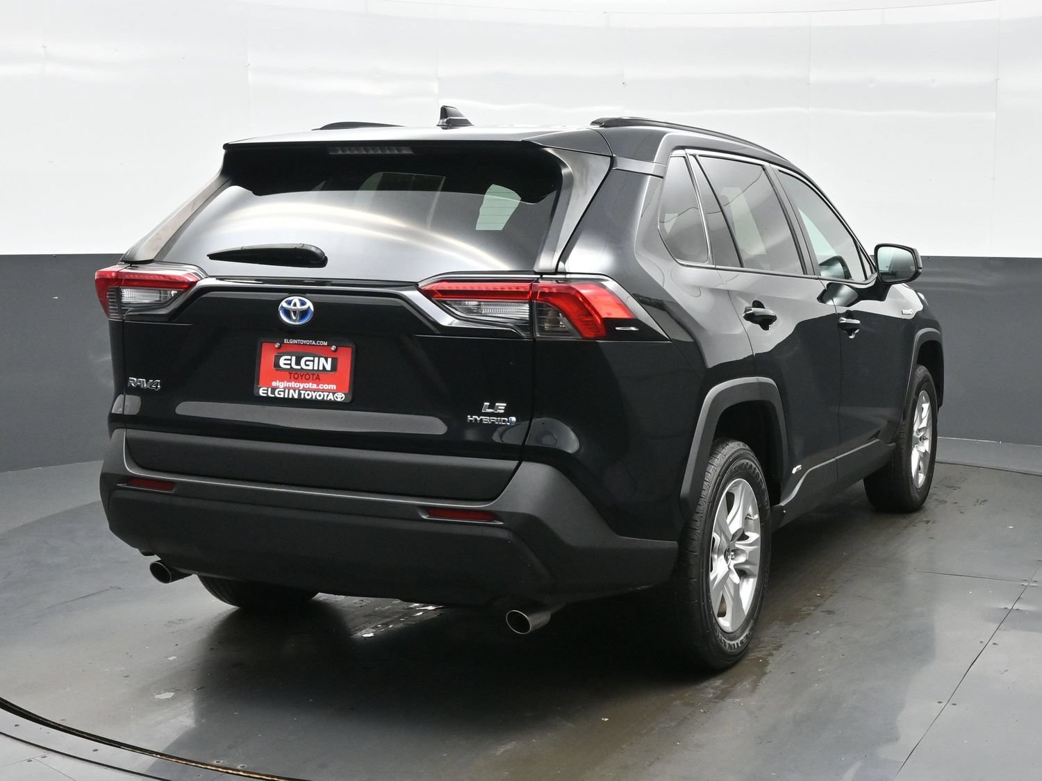 Used 2021 Toyota RAV4 LE AWD/4WD image 5