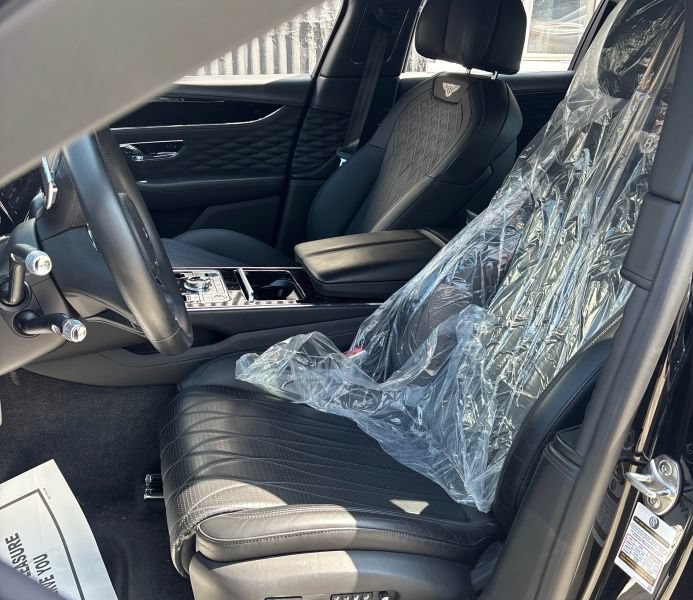 Used 2022 Bentley Flying Spur Plug-In Hybrid AWD/4WD image 2