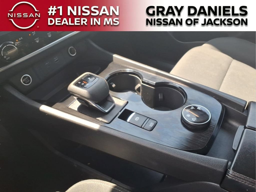 Used 2023 Nissan Rogue S AWD/4WD image 19