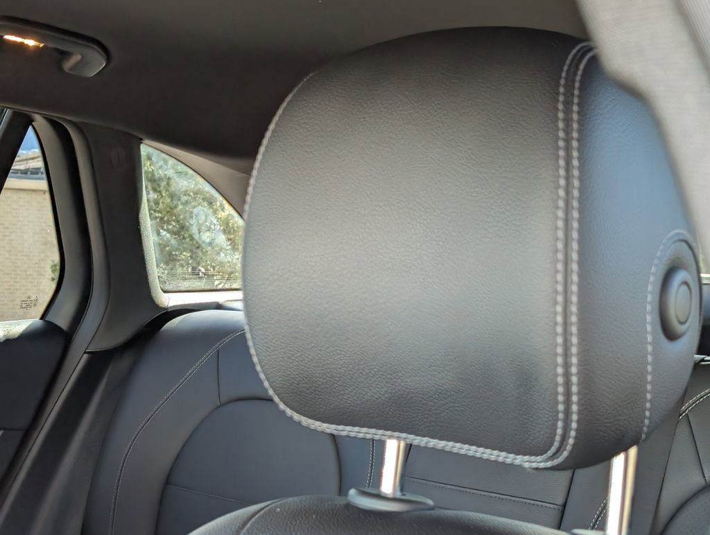 Used 2021 Mercedes-Benz GLC 300 4MATIC image 13