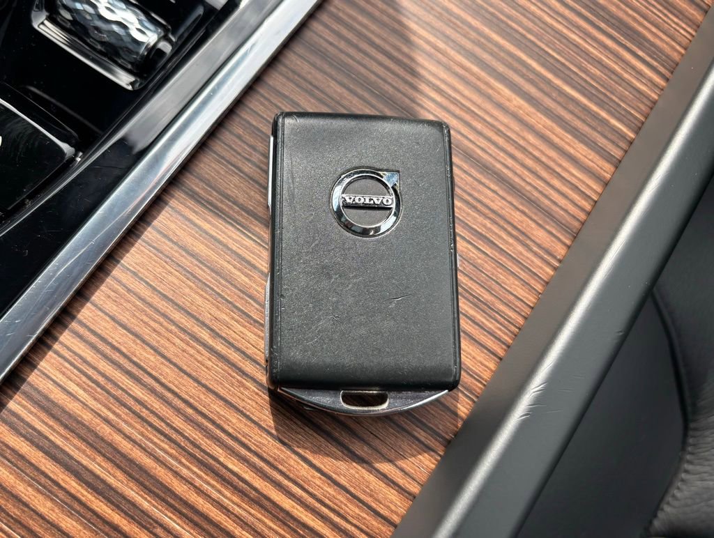 Used 2021 Volvo XC60 T5 Momentum w/ Premium Package image 35