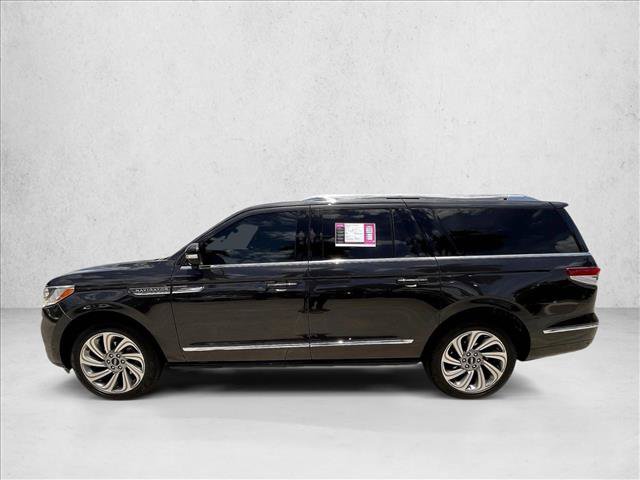 Used 2023 Lincoln Navigator L Reserve AWD/4WD image 6