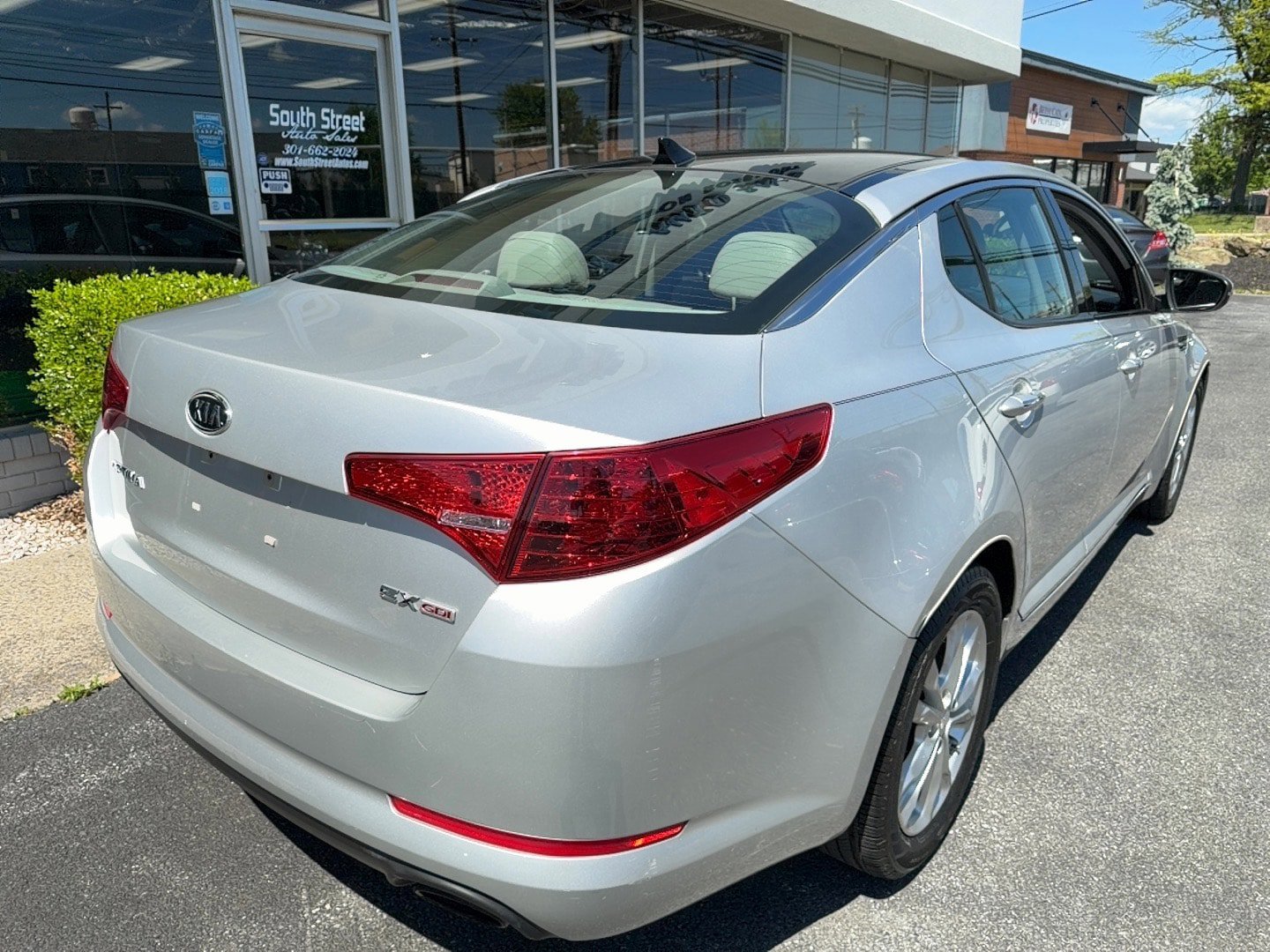 Used 2012 Kia Optima EX w/ Premium Pkg FWD image 2