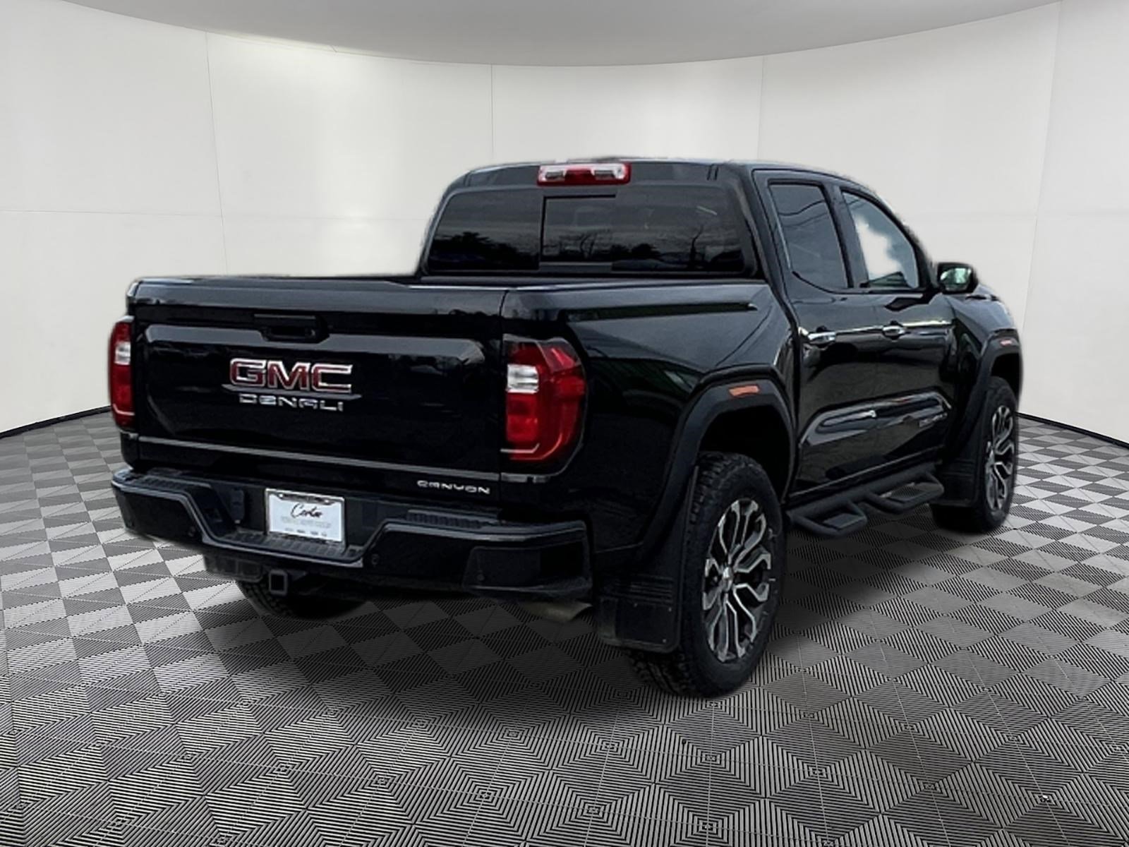 Used 2024 GMC Canyon Denali AWD/4WD image 6