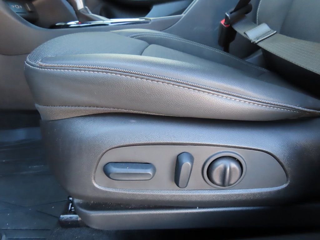Certified 2023 Buick Encore GX Select AWD/4WD image 7