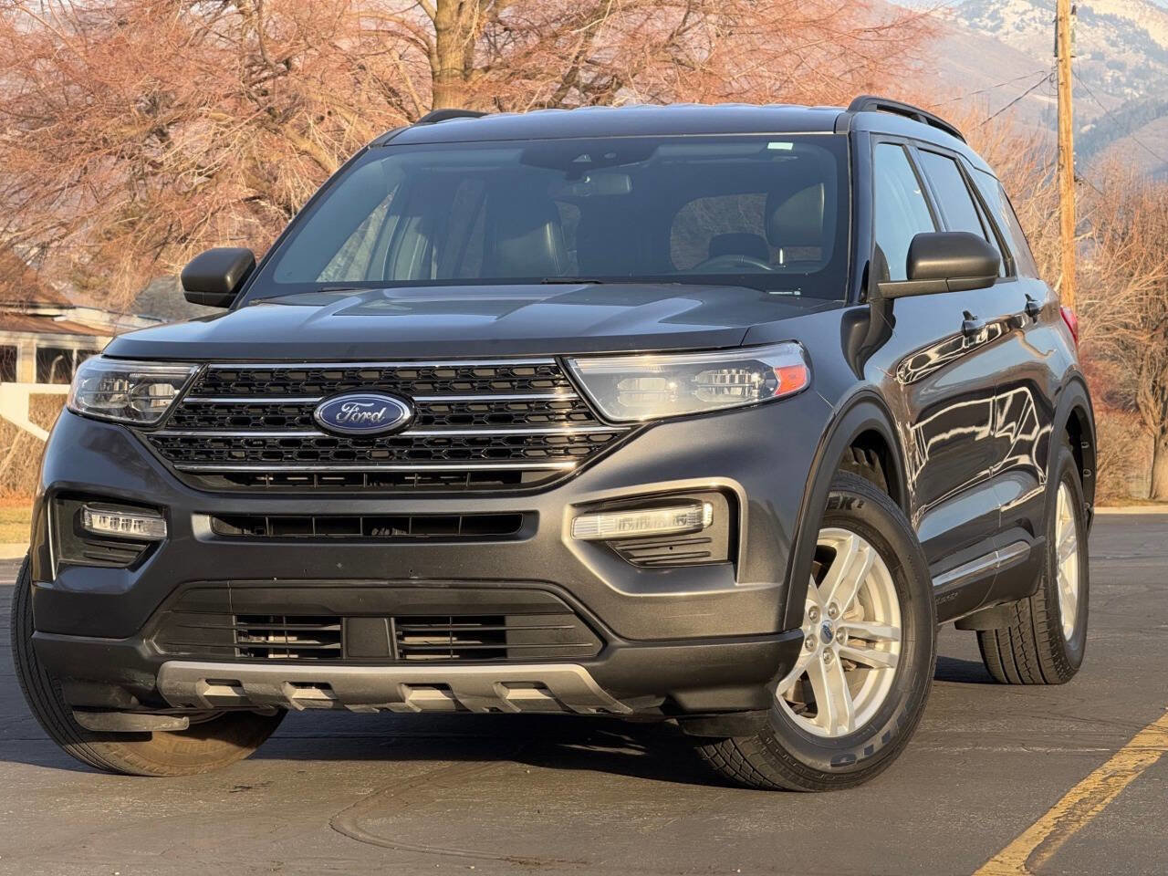 Used 2020 Ford Explorer XLT w/ Equipment Group 202A AWD/4WD image 1