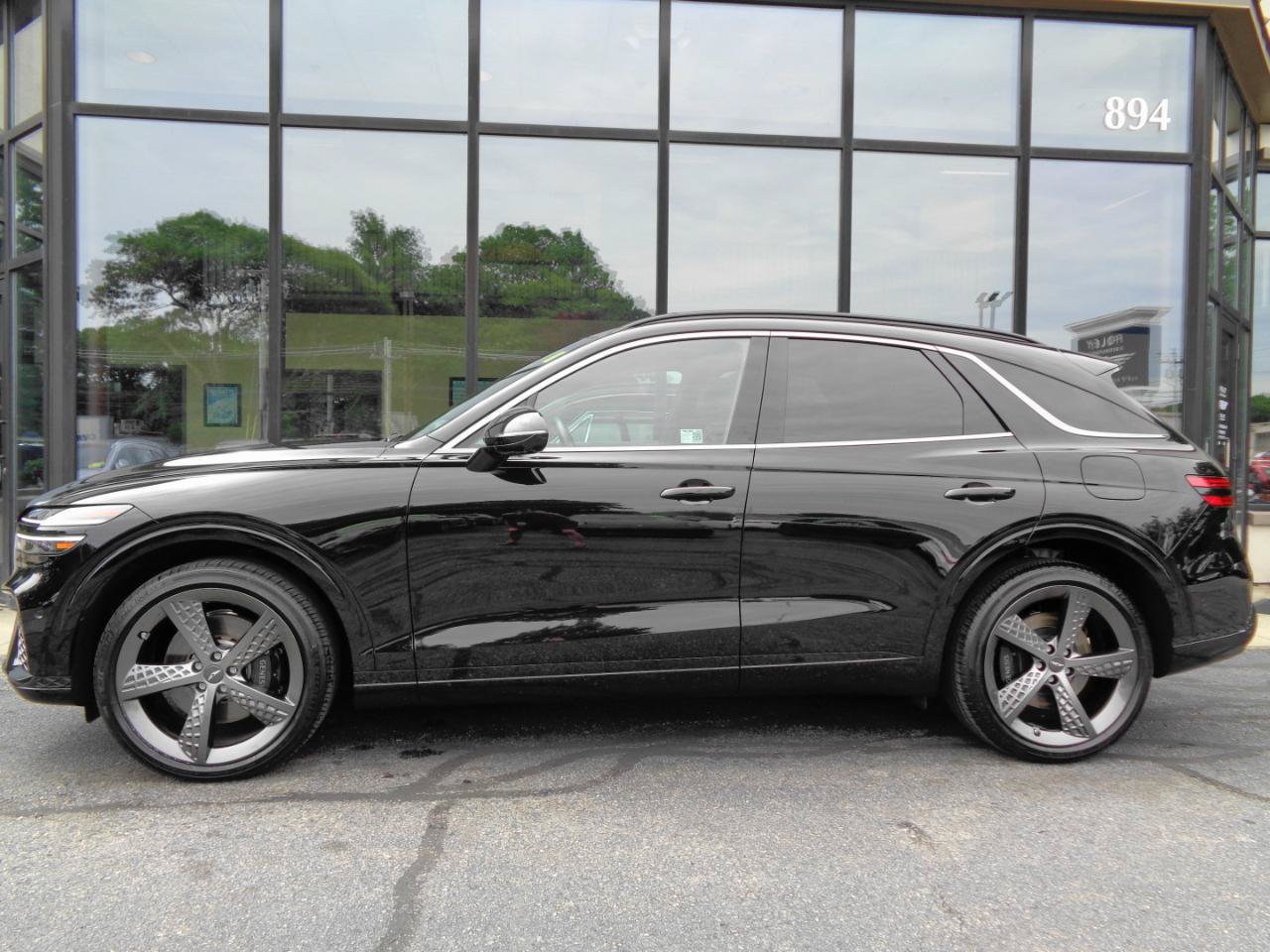 Used 2024 Genesis GV70 3.5T Sport w/ Sport Prestige Package AWD/4WD image 8