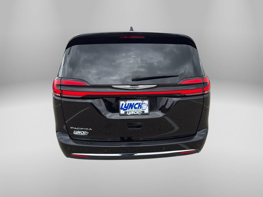 Used 2025 Chrysler Pacifica Select FWD image 4