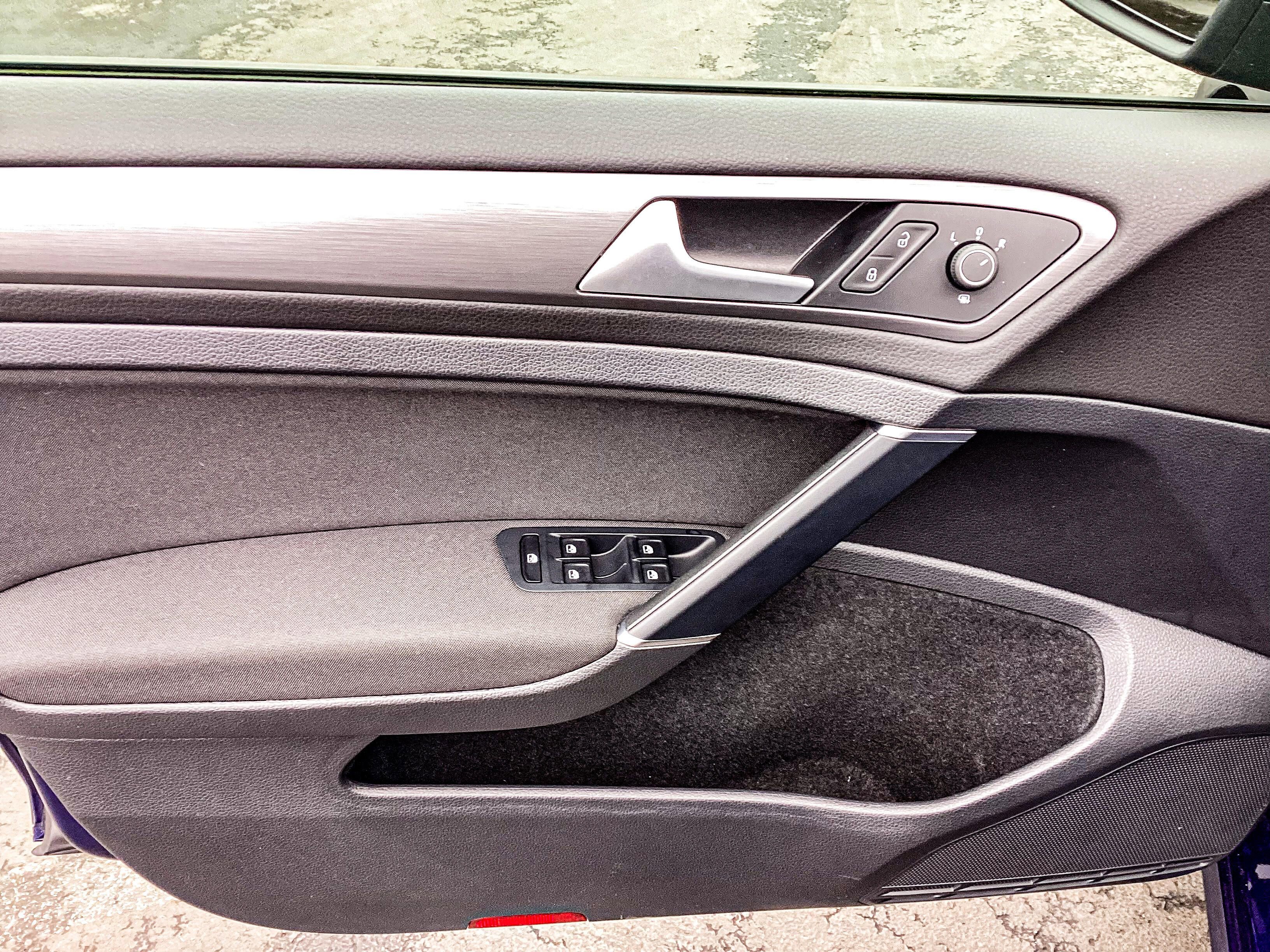 Used 2019 Volkswagen e-Golf SE w/ Driver Assistance Package image 17