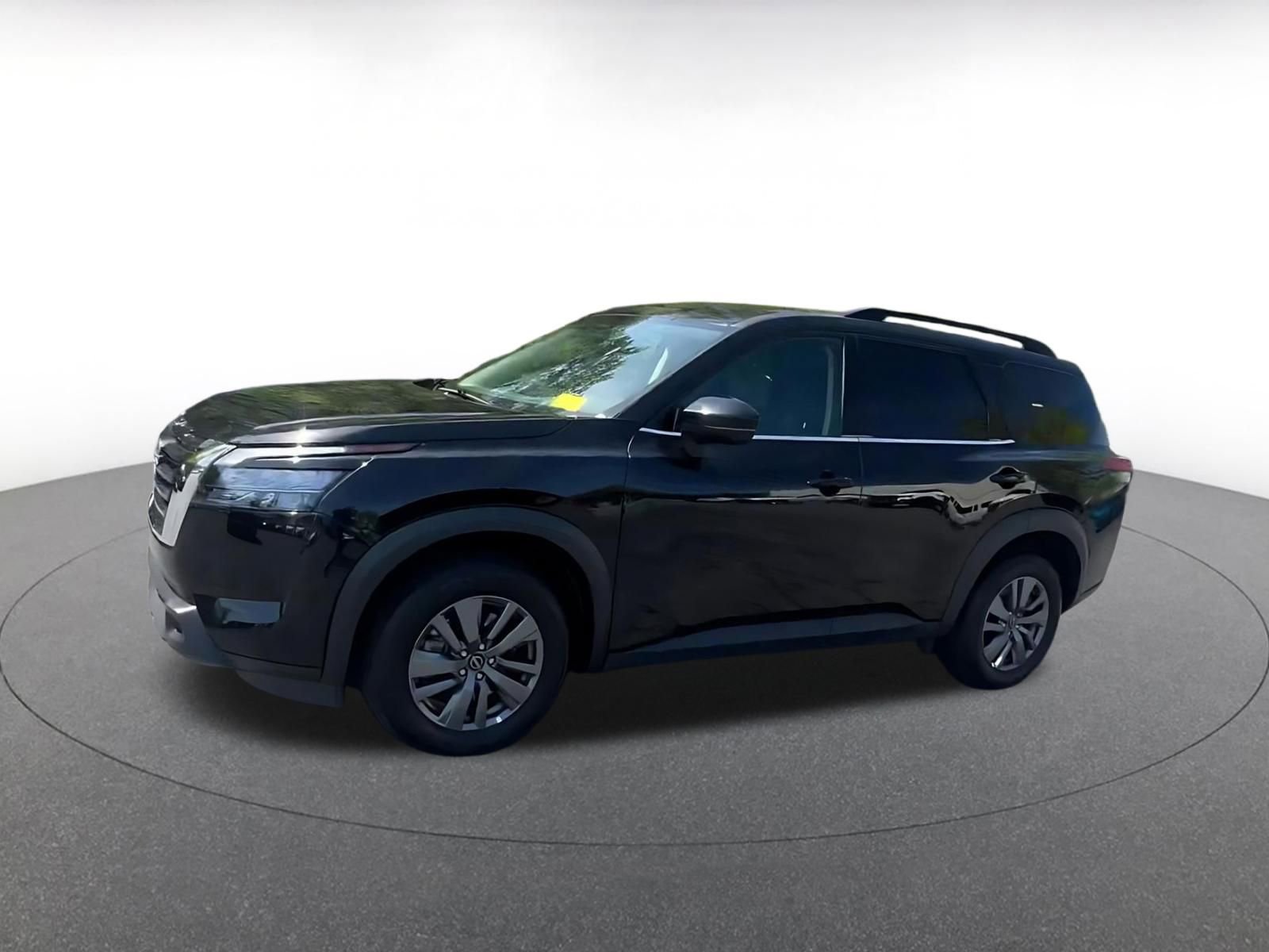 Used 2025 Nissan Pathfinder SV FWD image 8