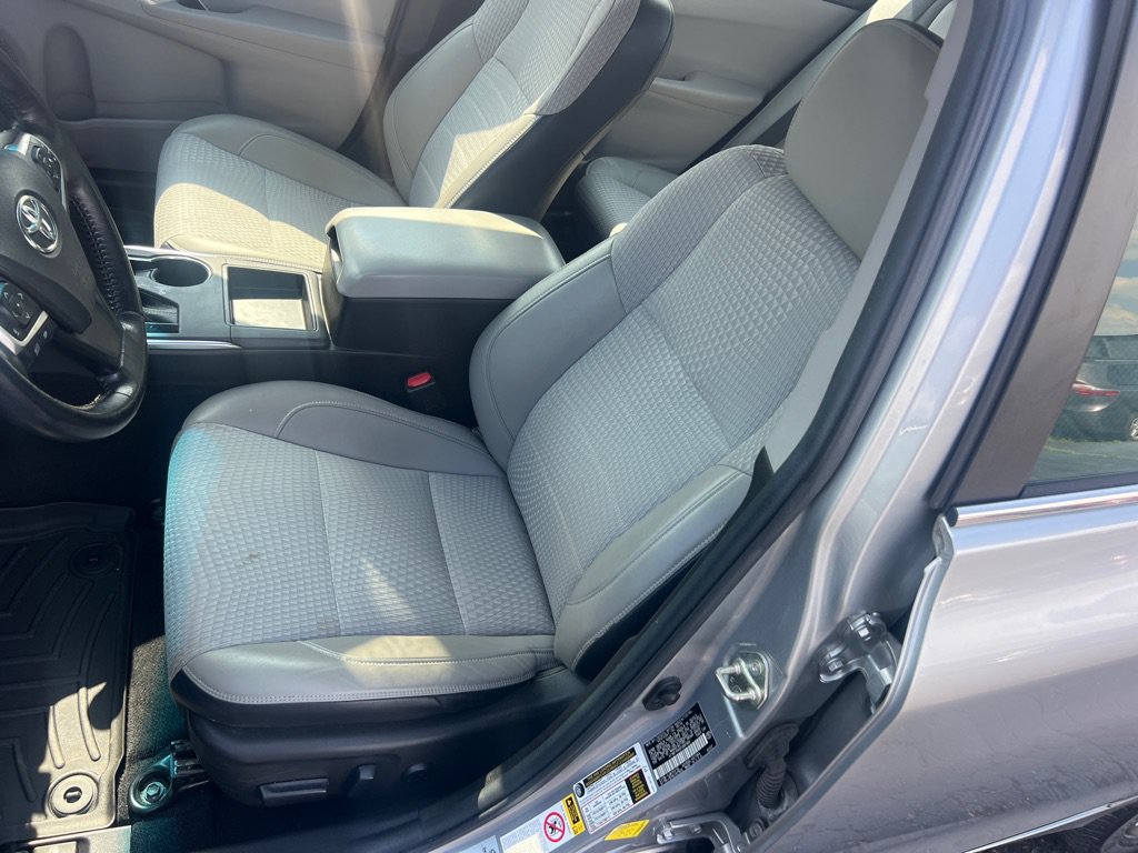 Used 2015 Toyota Camry SE FWD image 11