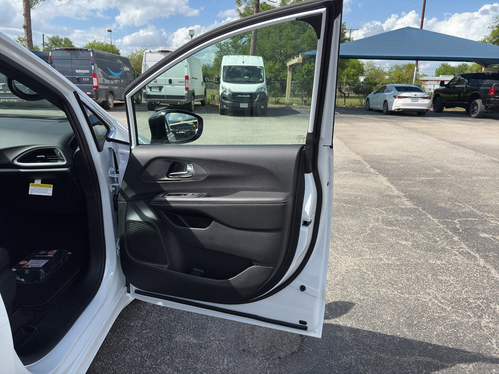 New 2026 Chrysler Voyager LX FWD image 14