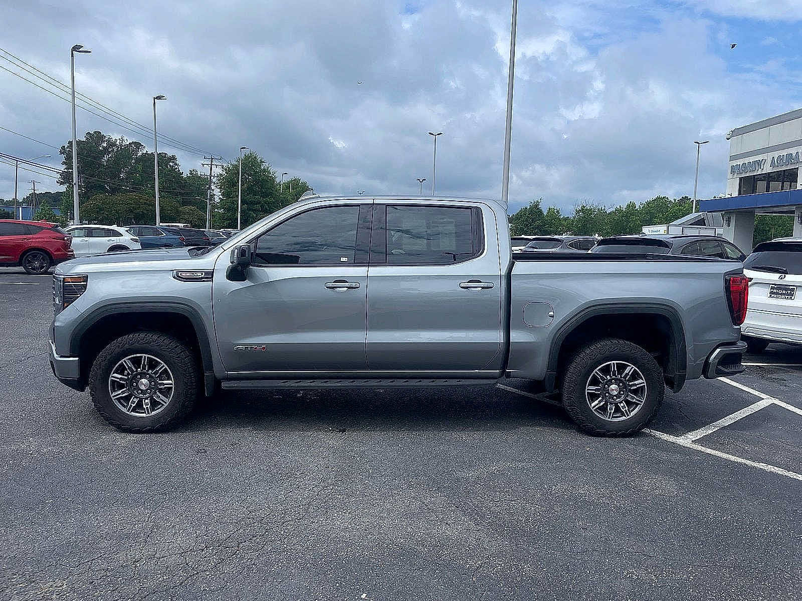 Used 2024 GMC Sierra 1500 AT4 w/ Technology Package AWD/4WD image 3