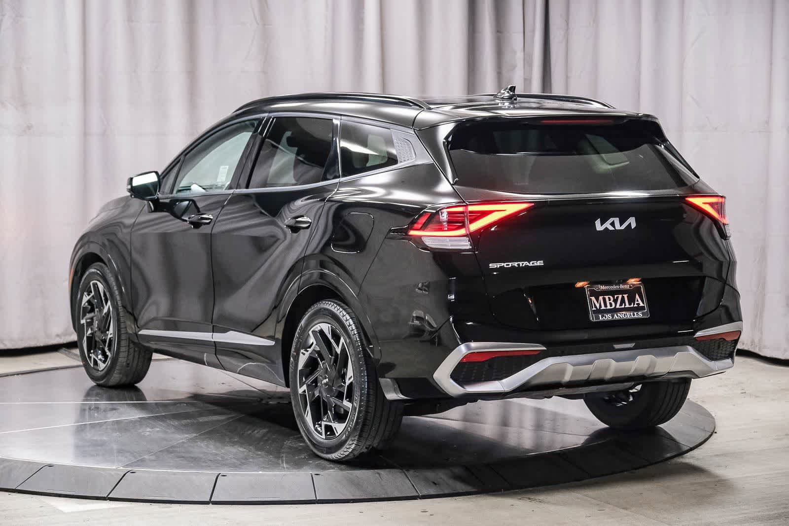 Used 2023 Kia Sportage SX image 2