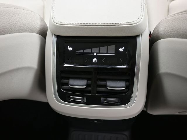 Used 2023 Volvo XC90 T8 Plus image 34