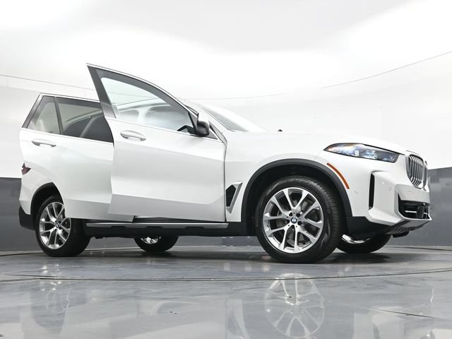 Used 2024 BMW X5 xDrive40i w/ Premium Package AWD/4WD image 46