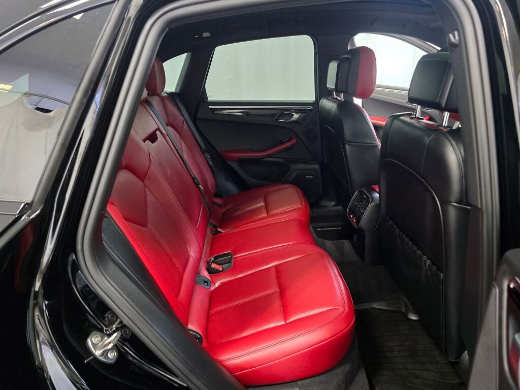 Certified 2024 Porsche Macan image 26