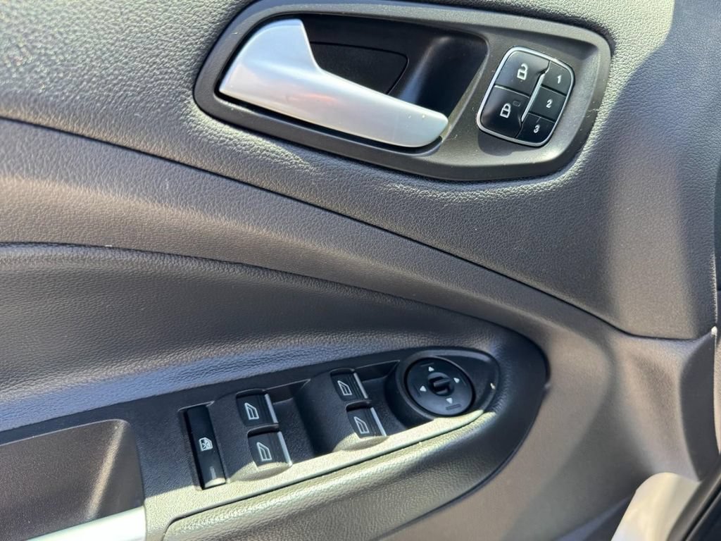 Used 2019 Ford Escape Titanium AWD/4WD image 14