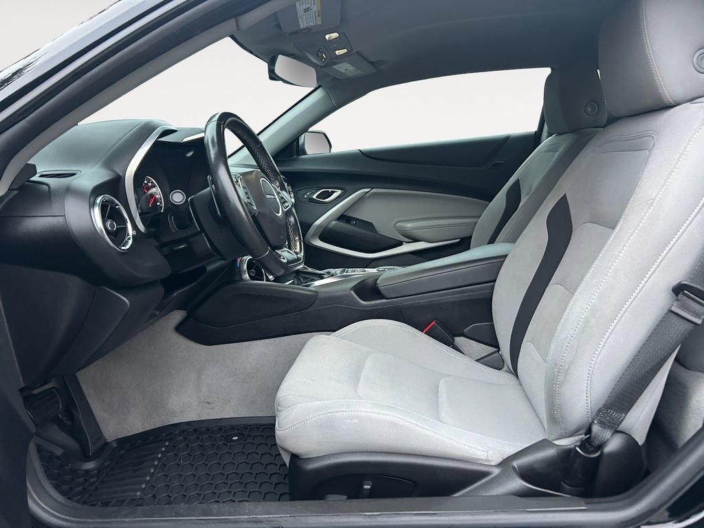 Used 2022 Chevrolet Camaro LT RWD image 15