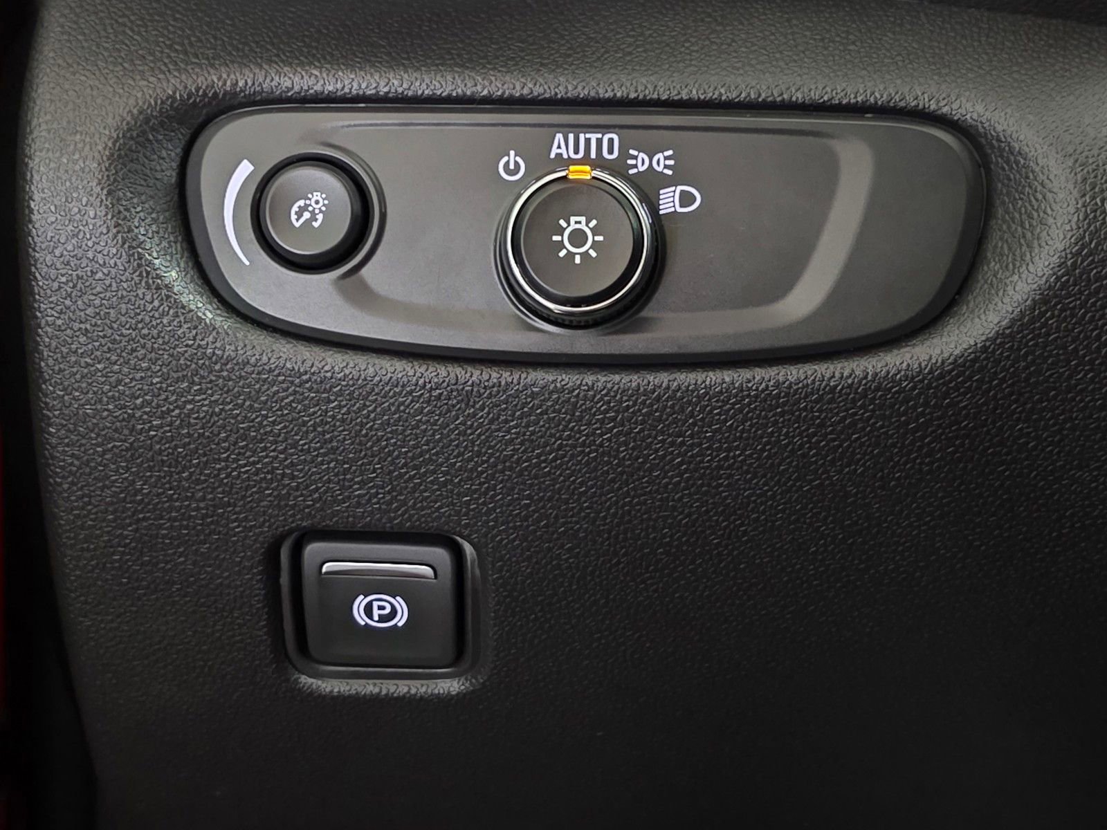 Used 2025 Chevrolet Blazer LT image 32