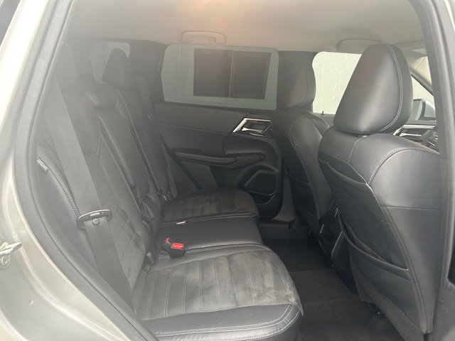 Used 2023 Mitsubishi Outlander SE FWD image 19