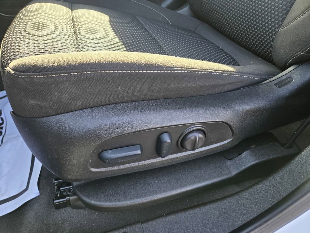 Certified 2023 GMC Acadia SLE w/ Driver Convenience Package image 26