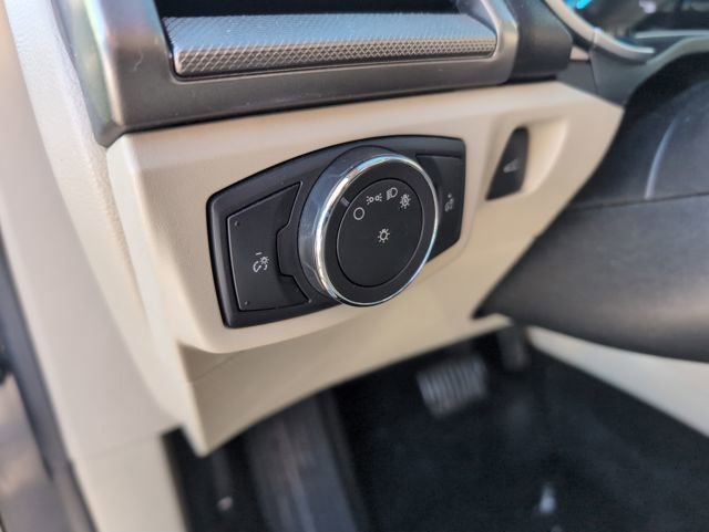 Used 2018 Ford Fusion SE image 16