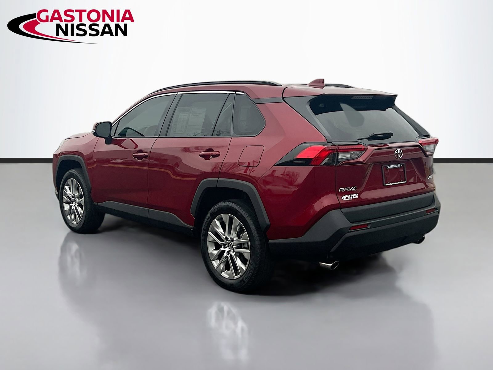 Used 2023 Toyota RAV4 XLE Premium image 6