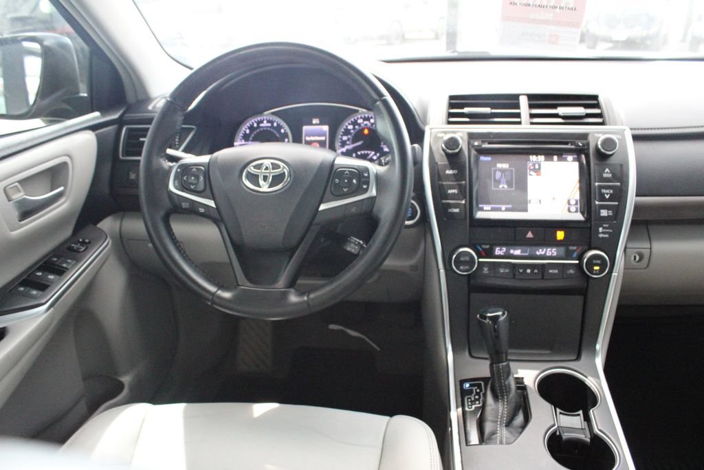 Used 2015 Toyota Camry XLE w/ Moonroof Package FWD image 2
