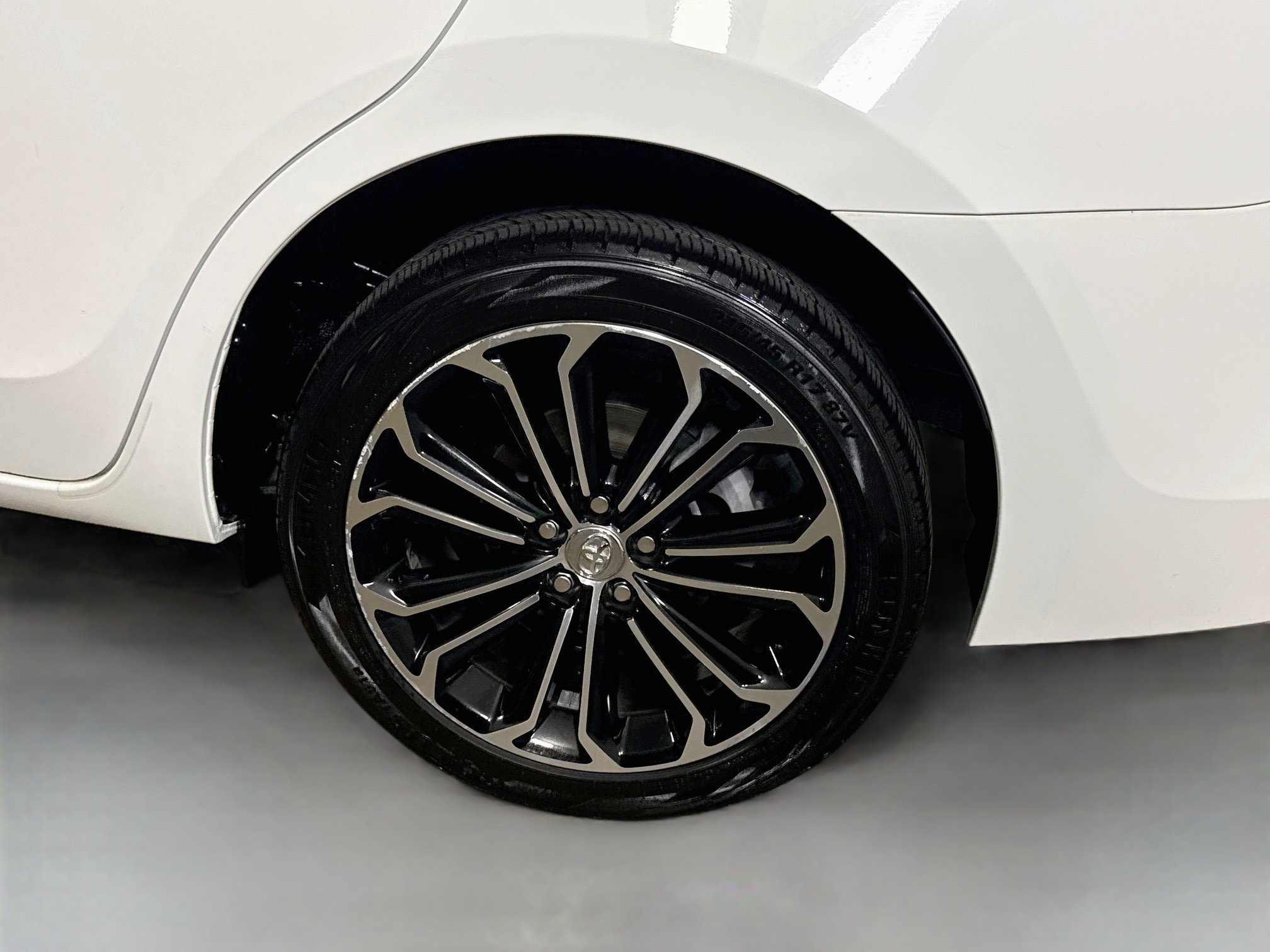 Used 2015 Toyota Corolla S FWD image 28